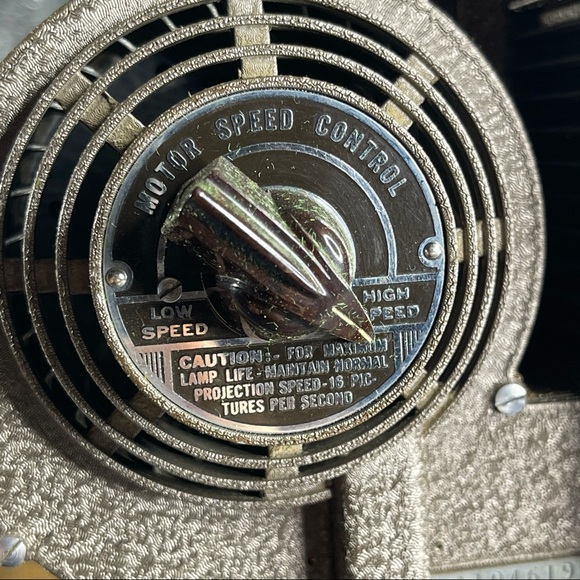 Vintage Revere Camera Co. Model 85 8MM Projector Chicago, and Reels + Extras - Picture 10 of 16